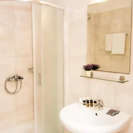 Achillion Apartmanhotel 3*