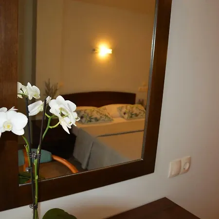 Achillion Apartmanhotel 3*